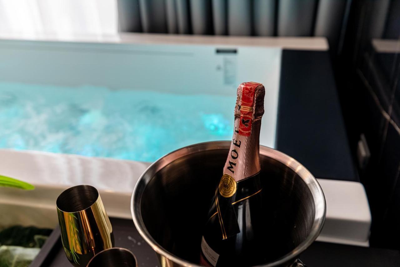 Ames Hotel & Spa Vlorë Екстериор снимка