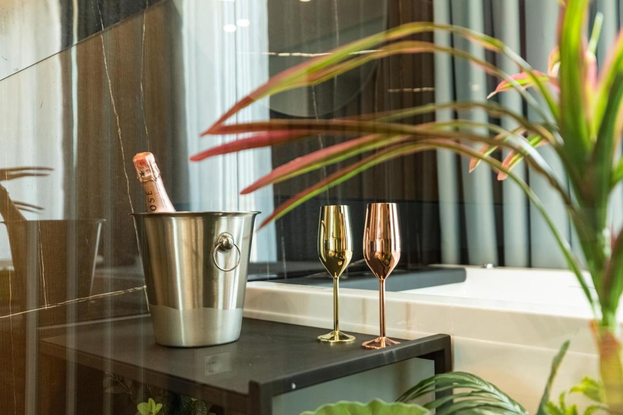 Ames Hotel & Spa Vlorë Екстериор снимка