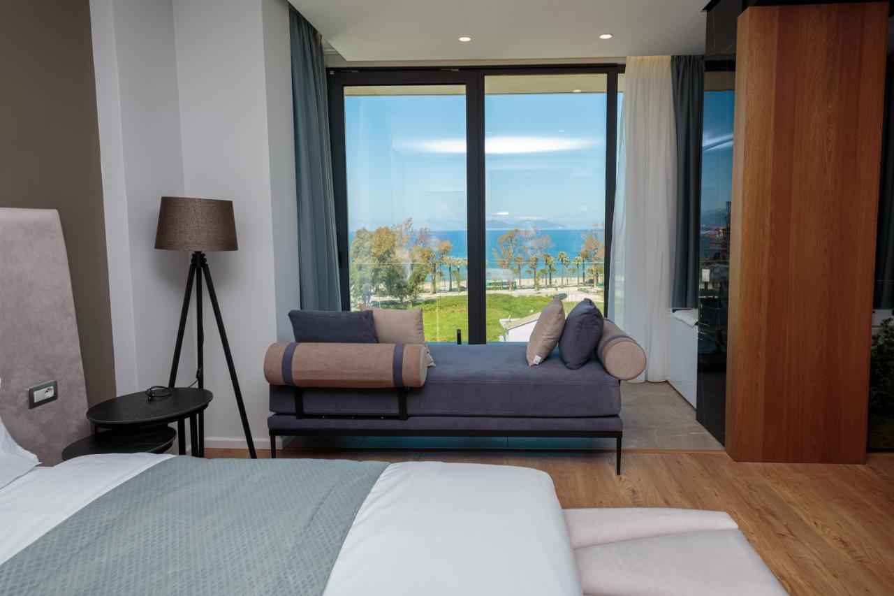 Ames Hotel & Spa Vlorë Екстериор снимка