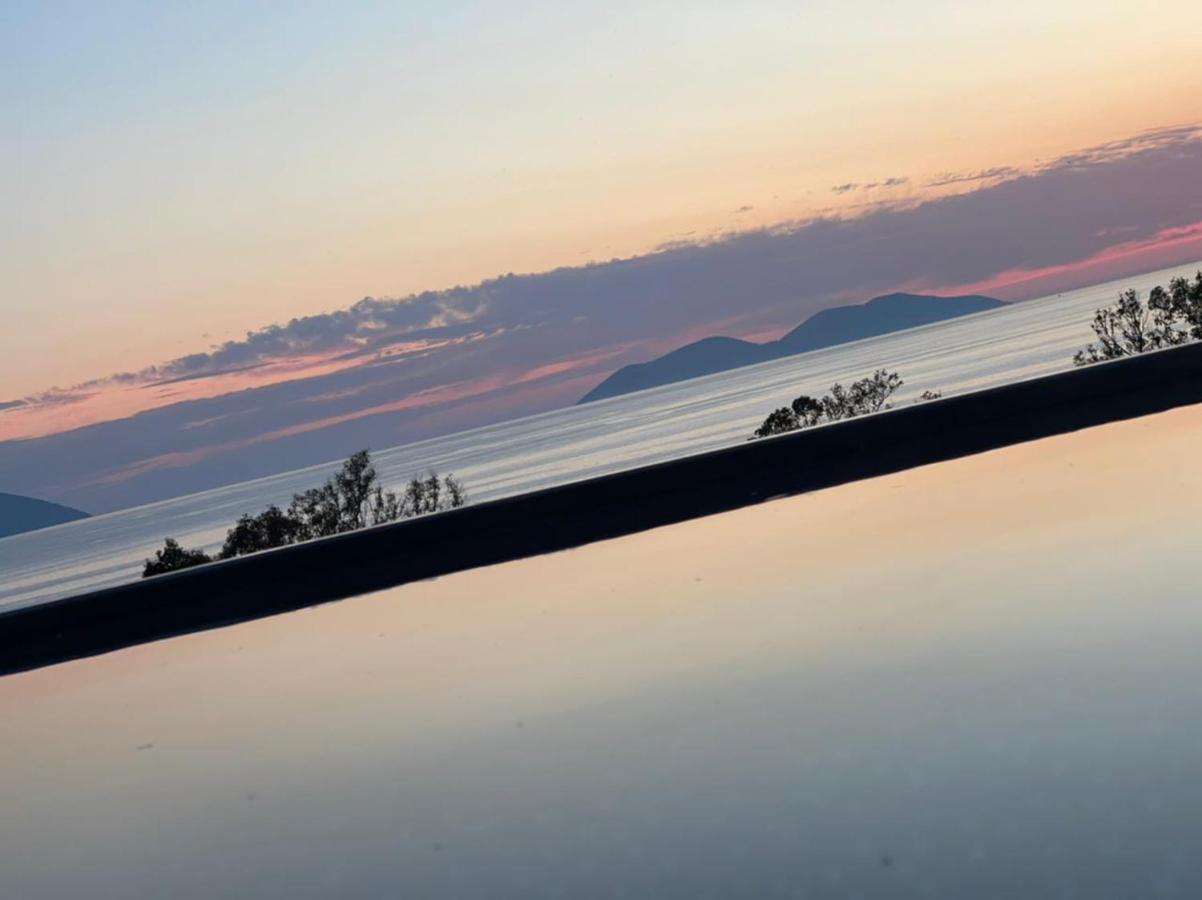 Ames Hotel & Spa Vlorë Екстериор снимка